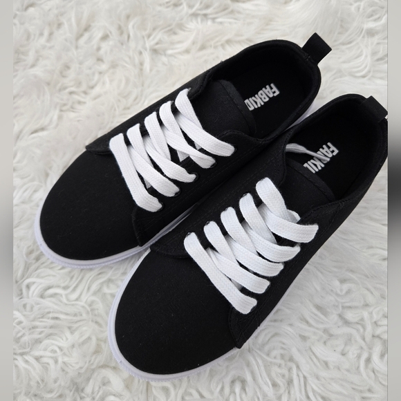 FabKids Lace Up Sneakers Solid Canvas Black. Size 3. New. - Picture 2 of 6